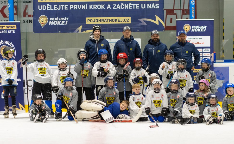 Hokej si ve Velkém Meziříčí zkusilo 25 malých sportovců